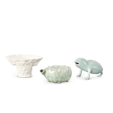 View full screen - View 1 of Lot 445. A Dehua libation cup and two Longquan celadon waterpots, Qing dynasty 清 德化白釉鹿鶴同春盃一件 及 龍泉青釉蓮蓬形及金蟾形水盂兩件.