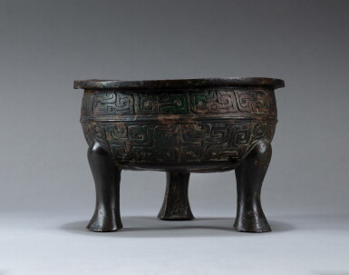 View full screen - View 1 of Lot 104. An archaic bronze tripod food vessel, li Western Zhou dynasty | 西周 青銅三足鬲.