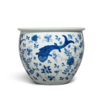 A blue and white 'fish' fishbowl, Qing dynasty, 19th century | 清十九世紀 青花魚藻紋缸