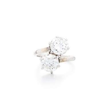 View full screen - View 1 of Lot 268. Bague diamants | Diamond ring .