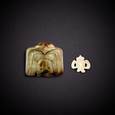 View full screen - View 1 of Lot 7819. A jade owl, Neolithic period, Hongshan culture, and a glass bird, Western Zhou dynasty | 新石器時代 紅山文化 玉鴞 及 西周 琉璃鳥.