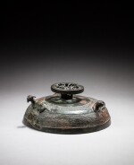 A cover of an archaic bronze vessel, dui Eastern, Zhou dynasty | 東周 青銅敦蓋