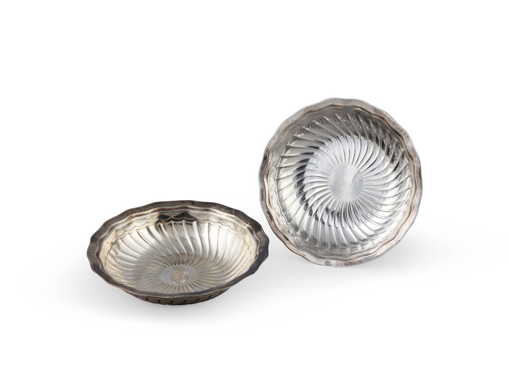 View full screen - View 1 of Lot 2032. Two Regency-style silver and silver-plated small cups, Puiforcat, 20th century | Deux coupelles en argent et métal argenté de style Régence, Puiforcat, XXe siècle.