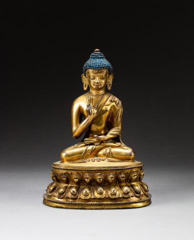 View full screen - View 1 of Lot 58. A small gilt-copper alloy figure of Shakyamuni Buddha Tibet, ca. 17th century | 西藏 約十七世紀 鎏金銅合金釋迦牟尼佛坐像.