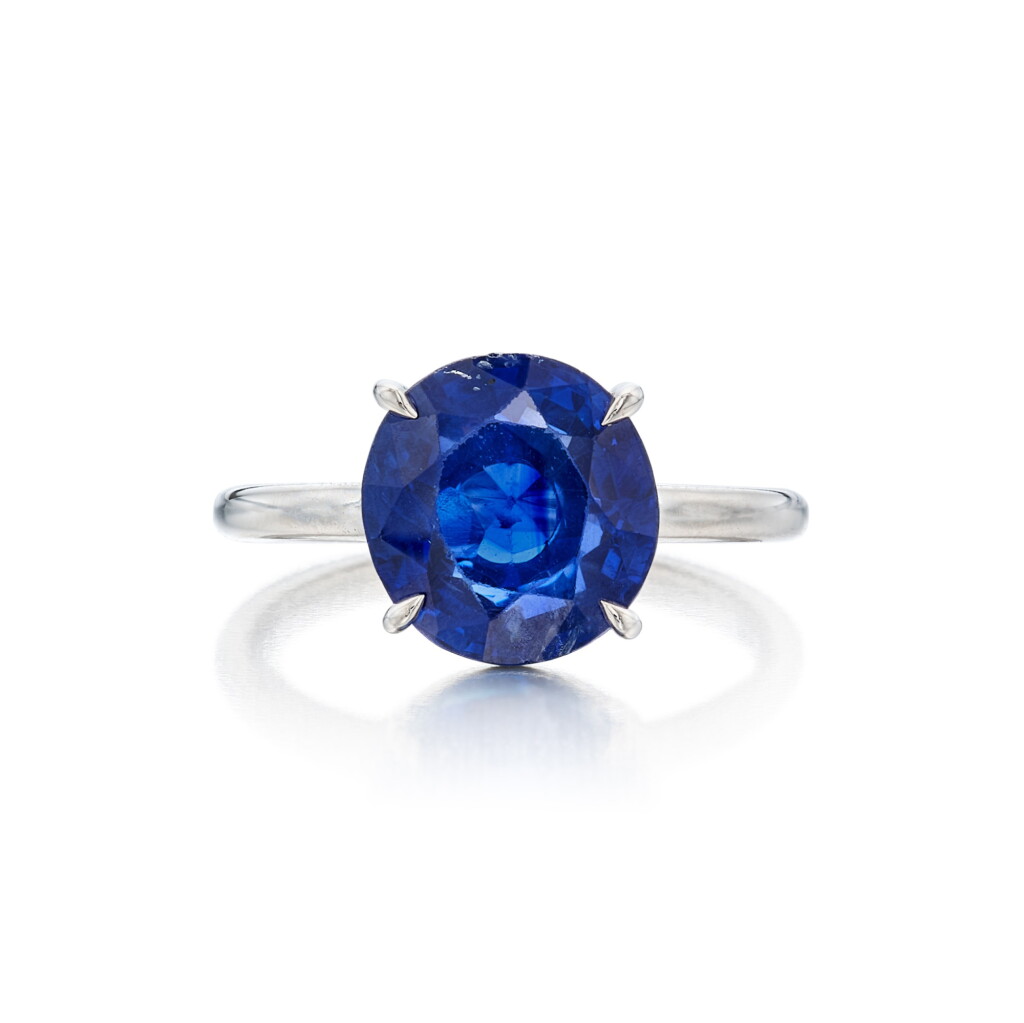 View full screen - View 1 of Lot 81. Sapphire Ring.