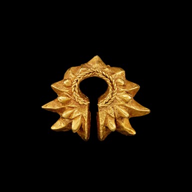 View full screen - View 1 of Lot 1016. A gold ear ornament Central Java, Indonesia, 8th - 10th century | 八至十世紀 印尼中爪哇 星形金耳飾.