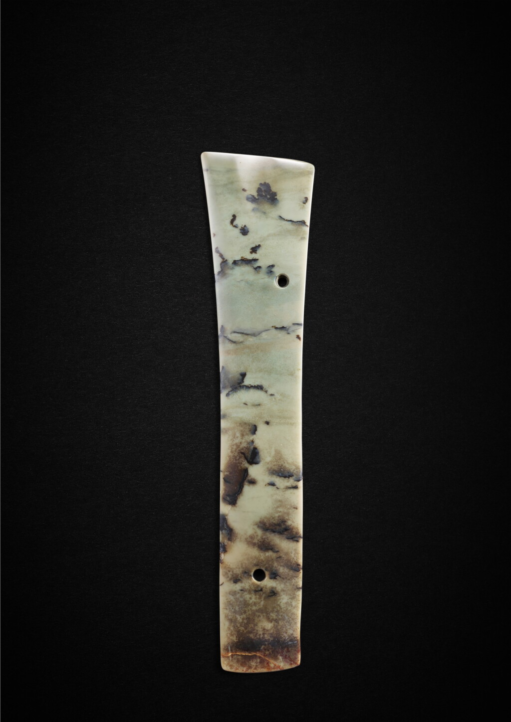 View full screen - View 1 of Lot 3606. A mottled jade blade, Shang dynasty | 商 玉刀.