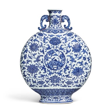 View full screen - View 1 of Lot 109. A large and impressive blue and white 'peach medallion' moonflask, Seal mark and period of Qianlong | 清乾隆 青花纏枝花卉紋開光福壽雙全抱月瓶 《大清乾隆年製》款.