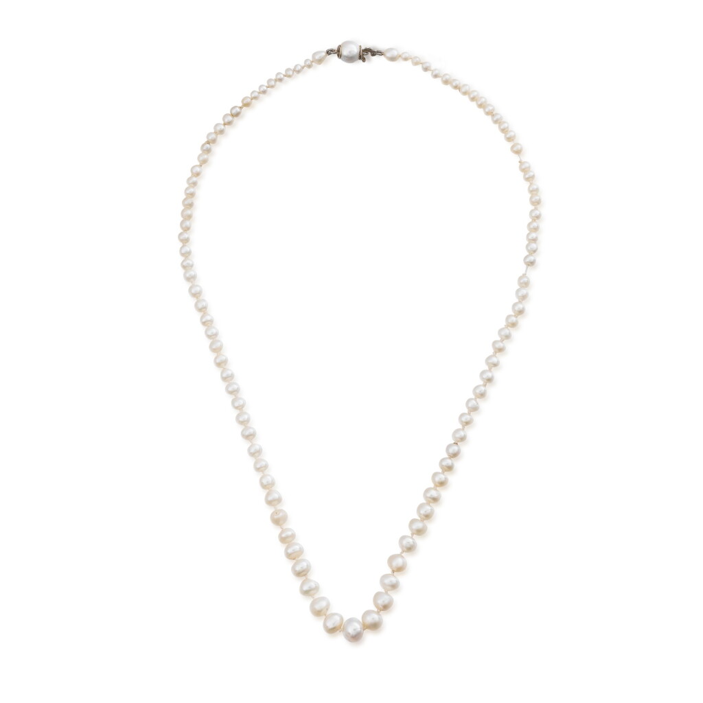 View full screen - View 1 of Lot 28. Collier de perles fines | Natural pearl necklace.