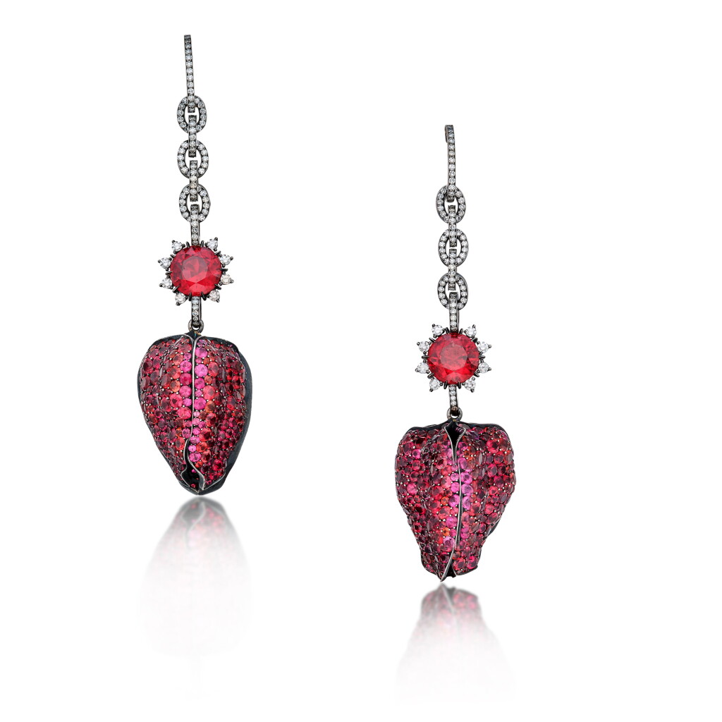 View full screen - View 1 of Lot 155. Pair of Spinel, Sapphire and Diamond 'Physalis' Pendant-Earclips, Paris JAR | 尖晶石 配 橙色剛玉 及 鑽石 'Physalis' 耳夾一對,巴黎.