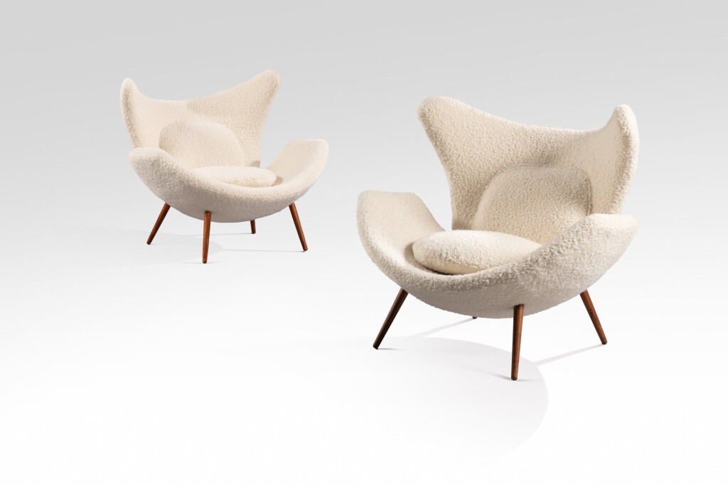 View full screen - View 1 of Lot 107. Paire de fauteuils.