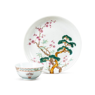 View full screen - View 1 of Lot 147. A famille rose bowl, and a famille rose dish, The bowl: 20th century, The dish: Mark and period of Guangxu | 二十世紀 粉彩福壽紋盌 《慎德堂製》仿款 及 清光緒 粉彩歳寒三友紋盤 《大清光緒年製》款 .
