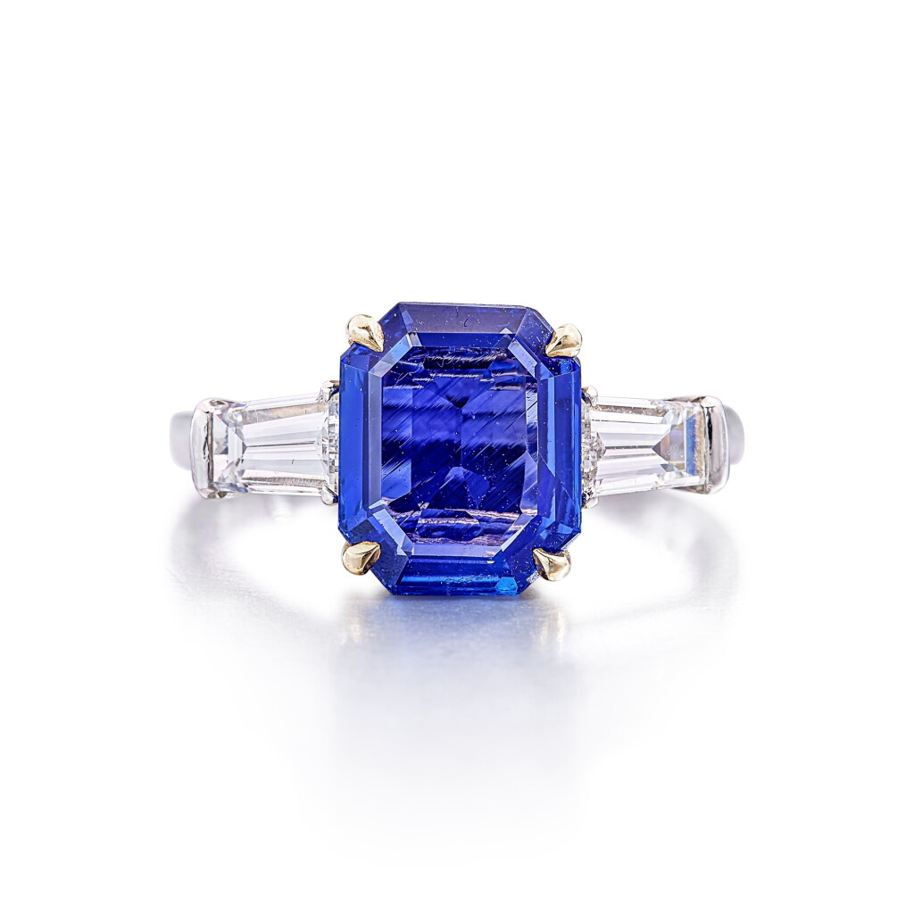 View full screen - View 1 of Lot 2708. Sapphire and Diamond Ring | 2.63克拉 天然「喀什米爾」未經加熱藍寶石 配 鑽石 戒指.