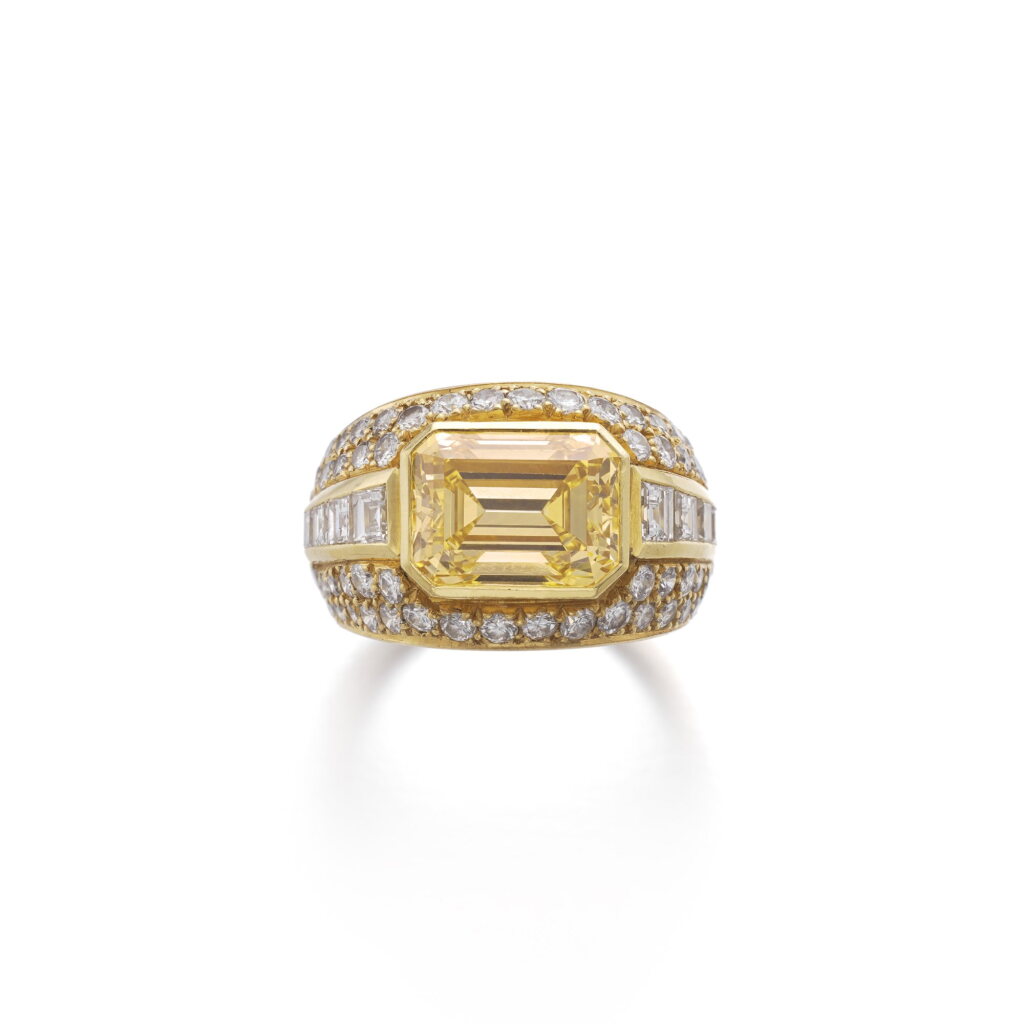 View full screen - View 1 of Lot 564. Fancy Vivid Yellow diamond ring | 豔彩黃色鑽石戒指.