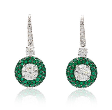View full screen - View 1 of Lot 1187. GRAFF | 'CLUSTER HALO' PAIR OF EMERALD AND DIAMOND PENDENT EARRINGS | 格拉夫 | 'Cluster Halo' 祖母綠 配 鑽石 吊耳環 一對.