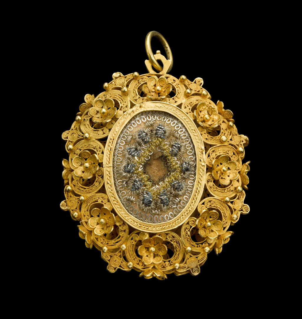 View full screen - View 1 of Lot 32. SPANISH, CIRCA 1700 | RELIQUARY PENDANT.