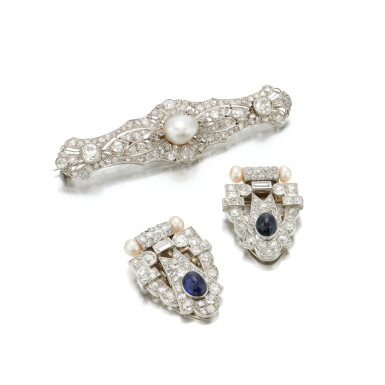 View full screen - View 1 of Lot 15. Double clip pearl, diamond and sapphire brooches and a pearl and diamond bar brooch (Doppie clip in perle, zaffiri e diamanti e una spilla a barra in perla e diamanti).