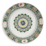 A FAMILLE-VERTE DEEP DISH | QING DYNASTY, KANGXI PERIOD