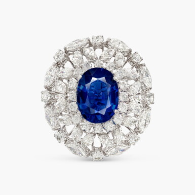 View full screen - View 1 of Lot 1512. Sapphire and Diamond Ring | 5.44 克拉 天然 藍寶石 配 鑽石 戒指.