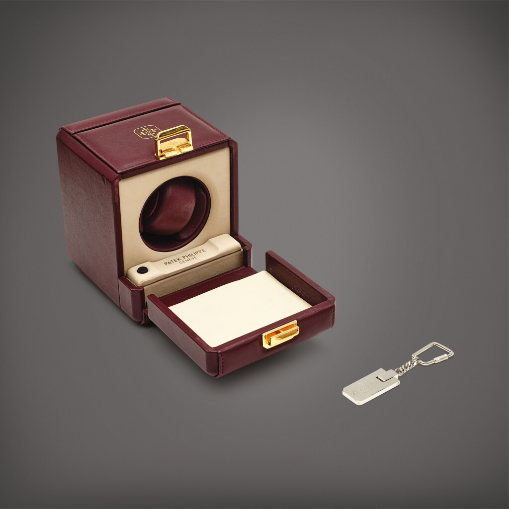View full screen - View 1 of Lot 8689. A set of leather winding box and keychain, Circa 1990 | 百達翡麗 | 一套皮製自動上弦盒子及鑰匙扣,約1990年製.