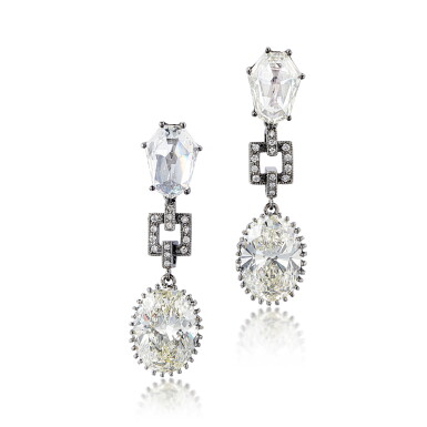 View full screen - View 1 of Lot 2824. Pair of Diamond Pendent Earrings | 4.01 及 4.01克拉 橢圓形 M 及 N色 鑽石 耳墜一對.