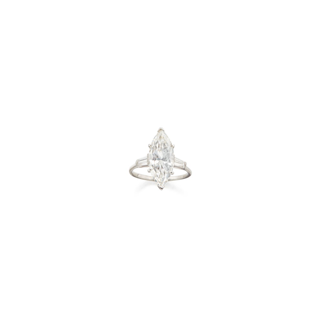 View full screen - View 1 of Lot 260. DIAMOND RING, HARRY WINSTON.