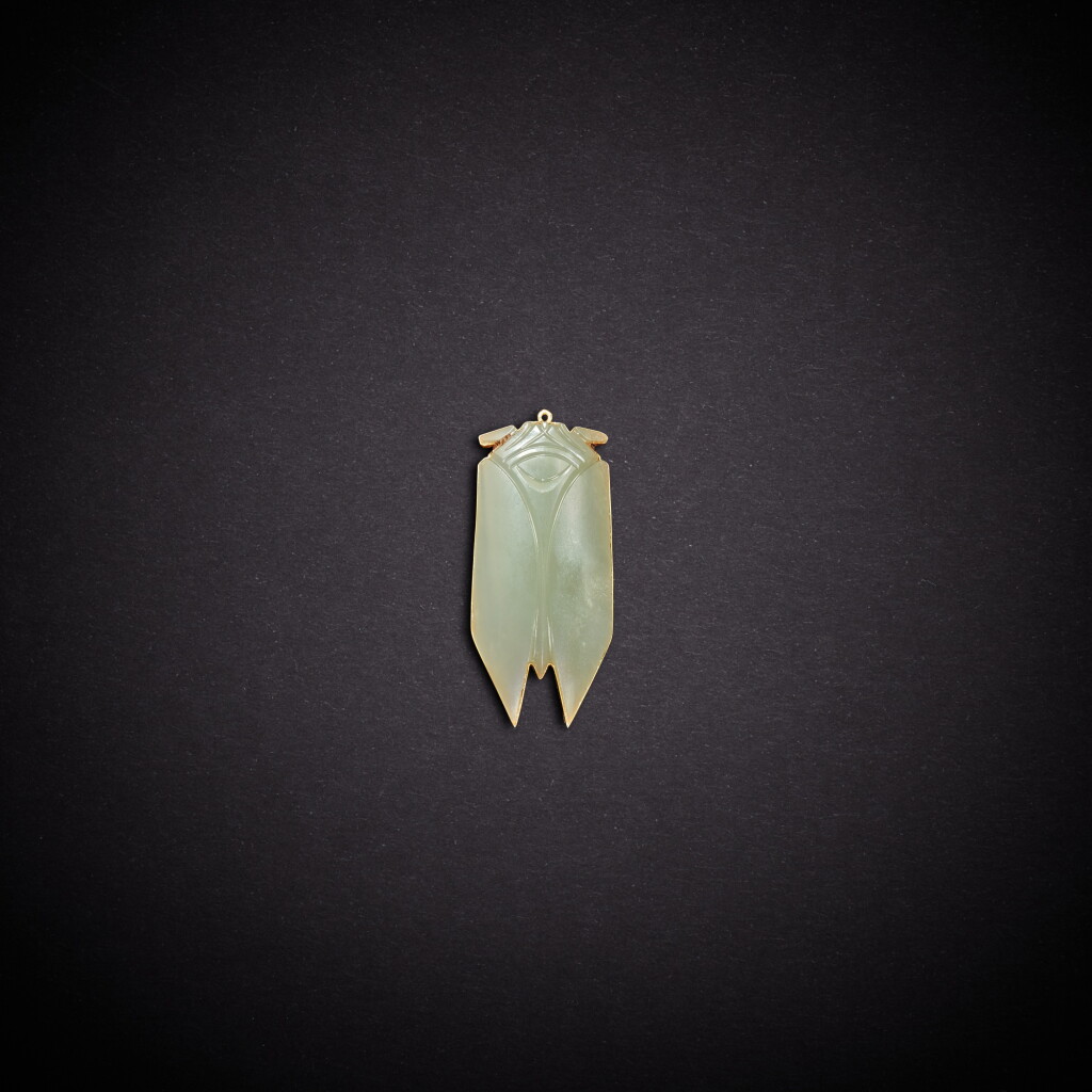 View full screen - View 1 of Lot 3521. A white jade cicada, Han dynasty | 漢 白玉蟬.