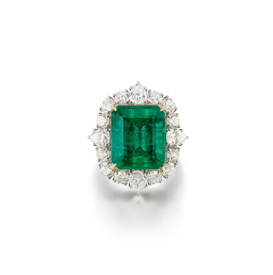 View full screen - View 1 of Lot 1705. Emerald and Diamond Ring | 11.04克拉「哥倫比亞」祖母綠 配 鑽石 戒指.