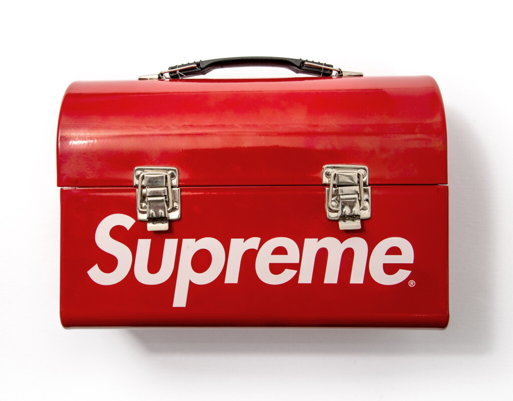 全螢幕檢視 - 查看66A GROUP OF 8 SUPREME BOXES & MUGS的1