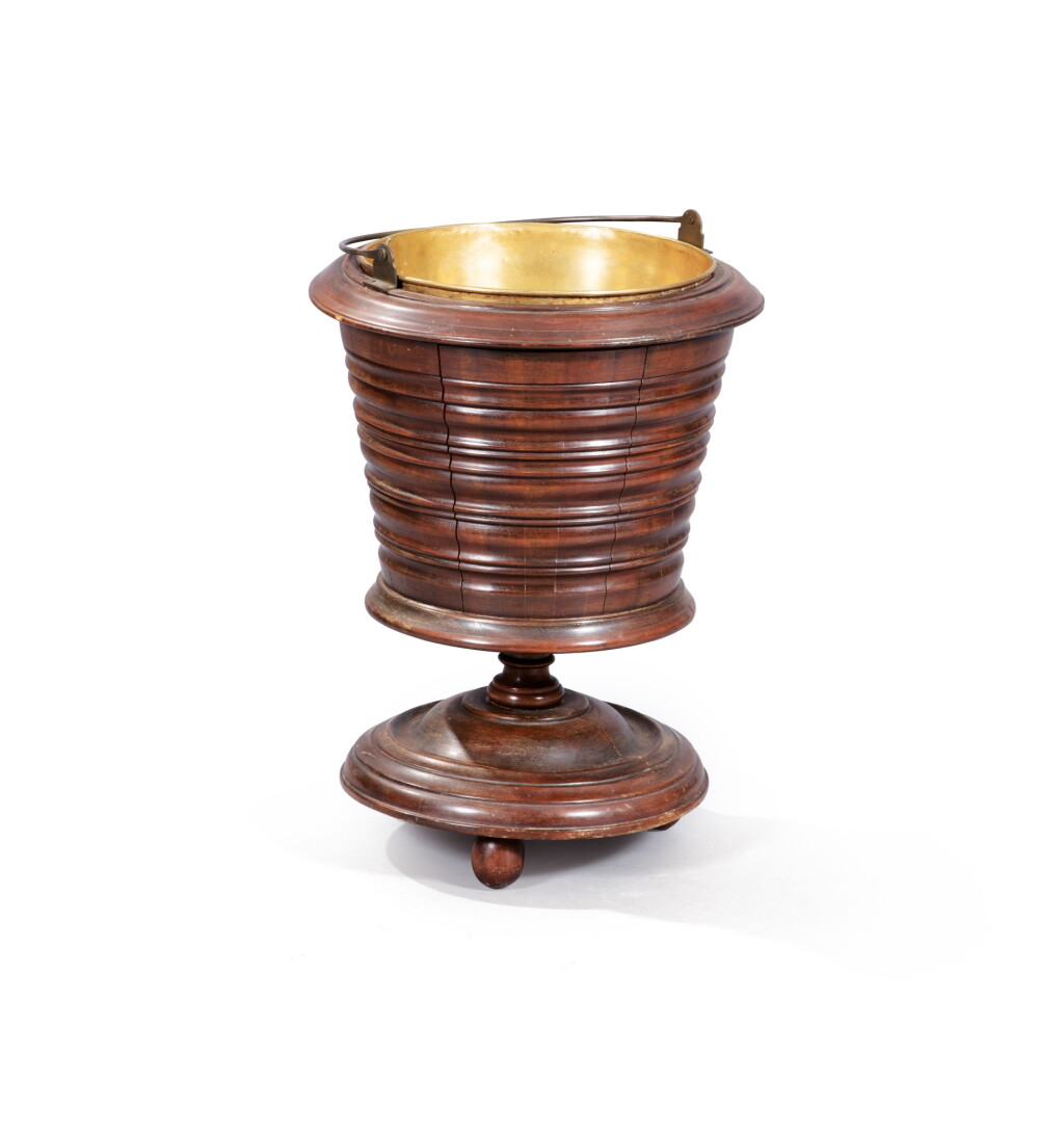 全螢幕檢視 - 查看270A mahogany wine-cooler, Regency, circa 1820-1830 | Rafraîchissoir en acajou d'époque Regency, vers 1820-1830的1