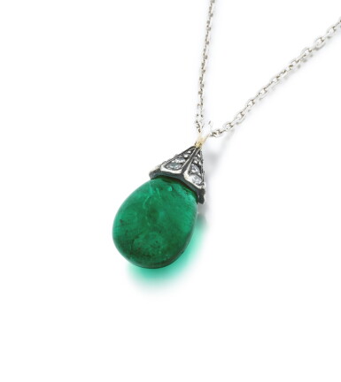 View full screen - View 1 of Lot 309. Pendentif émeraude et diamants | Emerald and diamond pendant .