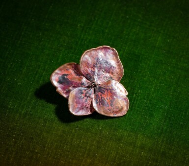 View full screen - View 1 of Lot 1. Broche Hydrangea, pièce unique.