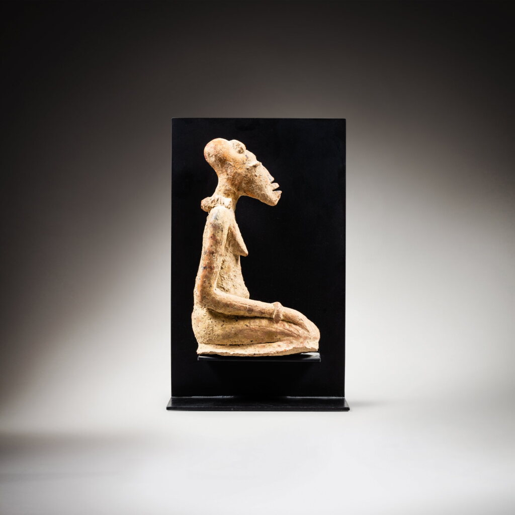 View full screen - View 1 of Lot 75. Statuette, Djenné, Mali | Djenne Figure, Mali.