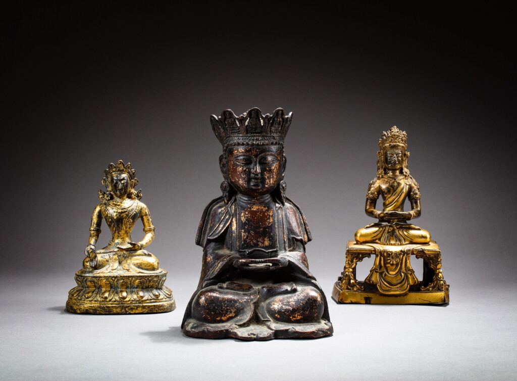 View full screen - View 1 of Lot 127. A group of three gilt-bronze figures, Qing, dynasty, 18th-19th century | 清十八至十九世紀 鎏金銅佛坐像三尊.