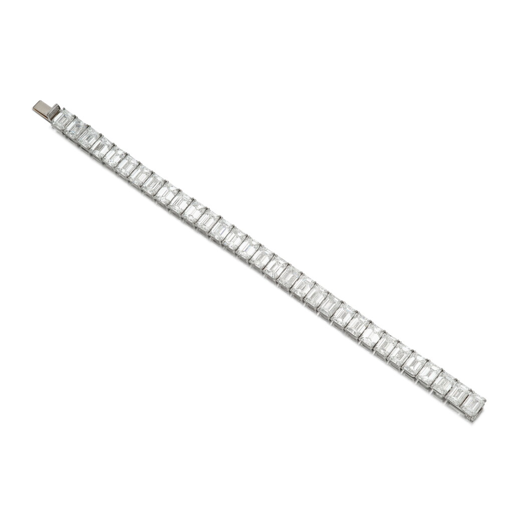View full screen - View 1 of Lot 9. Diamond Bracelet.