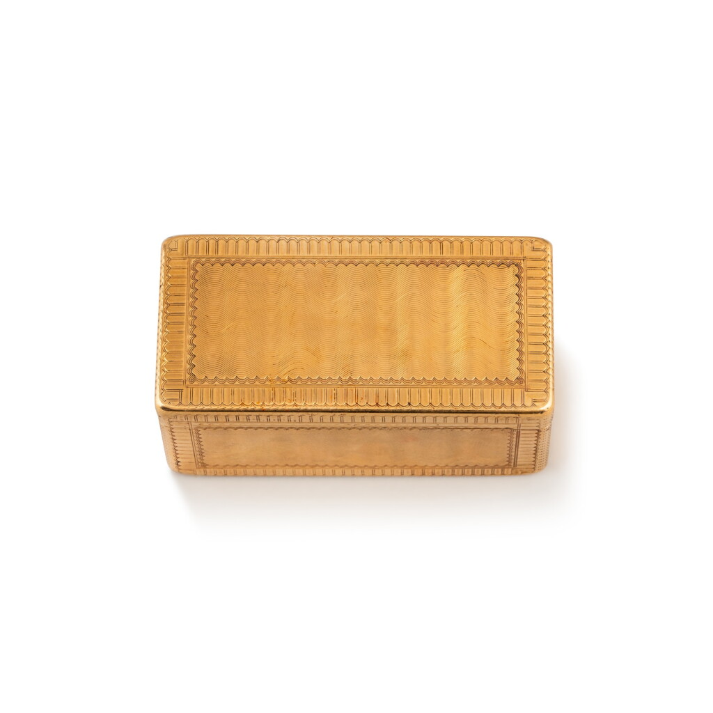 View full screen - View 1 of Lot 17. A gold snuff box, Paris, 1768-1774 | Tabatière en or, Paris, 1768-1774.
