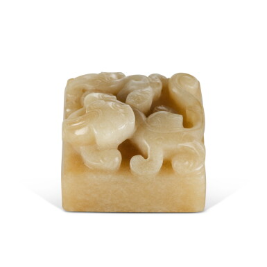 View full screen - View 1 of Lot 27. A chalcedony 'chilong' seal , Qing dynasty, 18th century | 清十八世紀 玉髓螭龍鈕印.