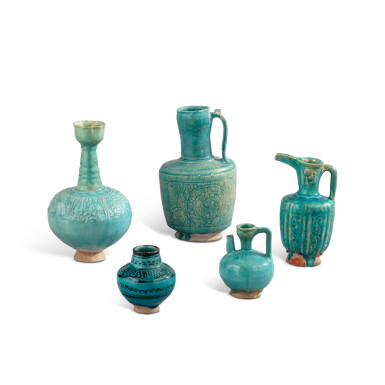 View full screen - View 1 of Lot 304. Set of five glazed earthenware vessels, Iran, 12th-13th century | Ensemble de cinq récipients en terre vernissée, Iran, XIIe et XIIIe siècle.