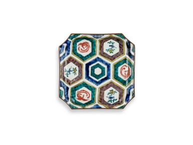 View full screen - View 1 of Lot 2083. A porcelain dish, Fuku mark, Ko-Kutani type, Hizen, Edo period, circa 1640-50 | 色絵亀甲花鳥文隅切皿 江戸前期 1640~50年代.
