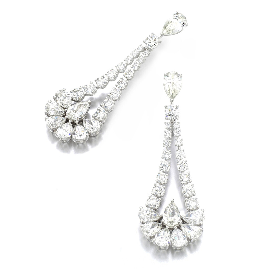 View full screen - View 1 of Lot 11. GRAFF | PAIR OF DIAMOND PENDENT EARRINGS.