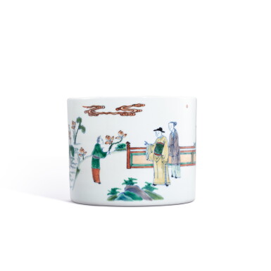 View full screen - View 1 of Lot 9305. A famille-verte 'figure' brushpot, Mark and period of Yongzheng | 清雍正 五彩人物故事圖筆筒 《大清雍正年製》款.