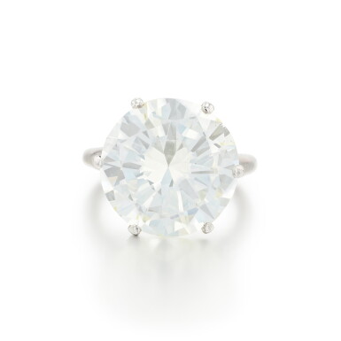 View full screen - View 1 of Lot 828. Bague diamant | Diamond ring.
