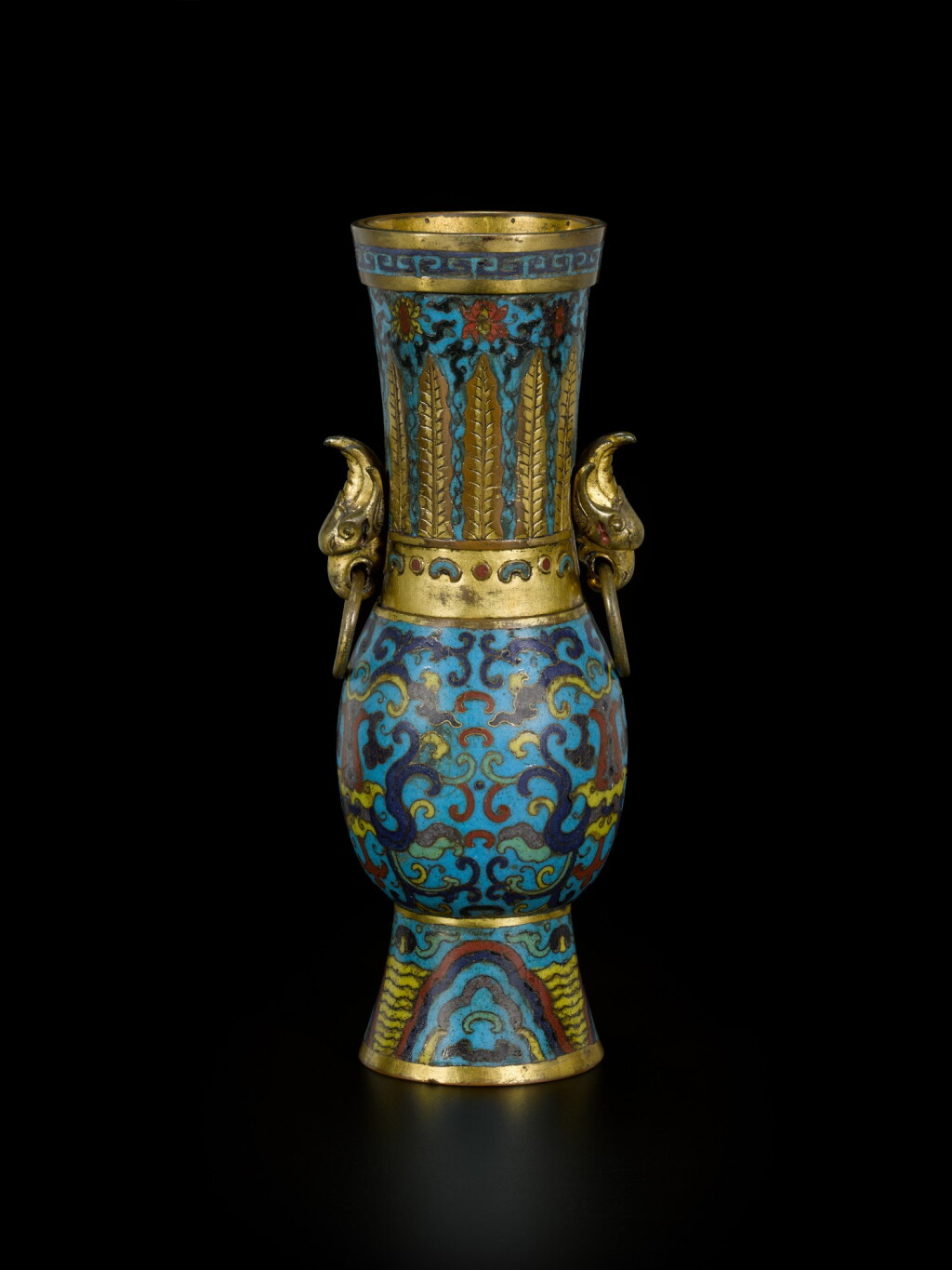 全螢幕檢視 - 查看40A cloisonné enamel and gilt-bronze 'phoenix'-handled vase Qing dynasty | 清 掐絲琺瑯獸面紋雙環耳瓶的1