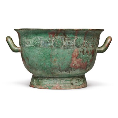 View full screen - View 1 of Lot 192. A rare archaic bronze ritual food vessel (Gui), Late Shang dynasty | 商末 戈簋.