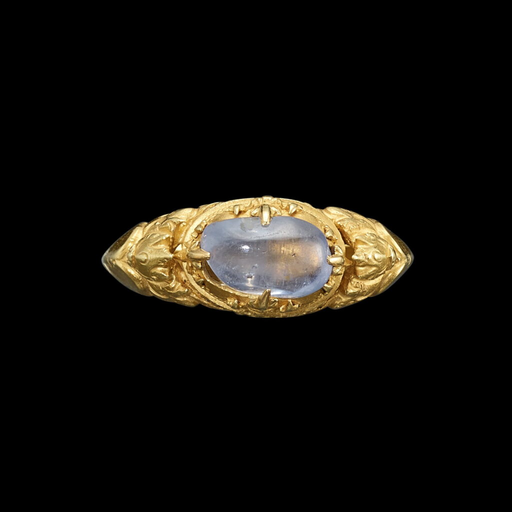 View full screen - View 1 of Lot 1017. A solid gold and sapphire ring Central Java, Indonesia, 9th - 11th century | 印尼中爪哇 九至十一世紀 金嵌藍寶石戒指.
