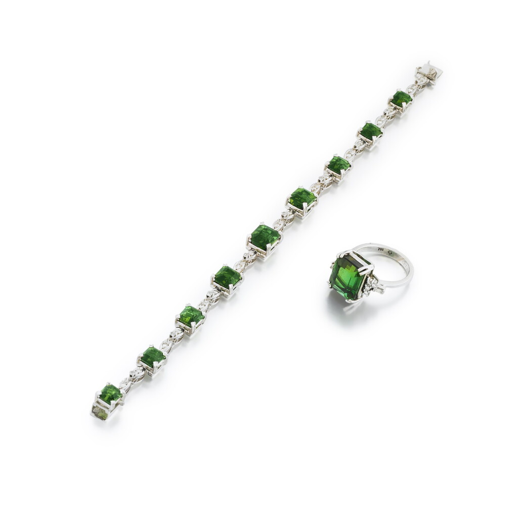 View full screen - View 1 of Lot 462. Demi-parure tourmalines et diamants | Tourmaline and diamond ring demi-parure.