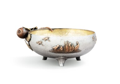 View full screen - View 1 of Lot 76. A American hammerd silver bowl on three feet with copper applied motives, Gorham, Providence, Rhode Island, 1883 | Coupe ronde tripode en argent martelé avec applications de cuivre, Gorham, Providence, Rhode Island, 1883.