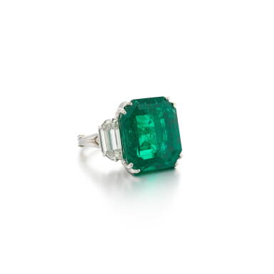 View full screen - View 1 of Lot 241. Emerald and diamond ring (Anello con smeraldo e diamanti).