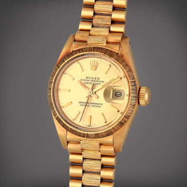 View full screen - View 1 of Lot 323. Datejust, Reference 6927 | A yellow gold wristwatch with date and bark bezel and bracelet | Circa 1978.