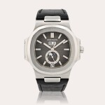Nautilus, reference 5726A-001 Montre bracelet calendrier annuel en acier avec phases de lune et indicateur 24h | Stainless steel annual calendar wristwatch with moon phases and 24 hour indication Vers 2011 | Circa 2011